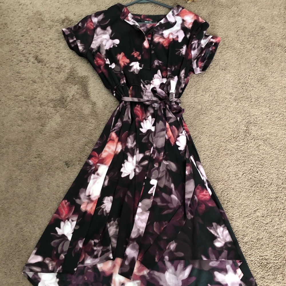 Vera Wang dress with a lie around the waist.